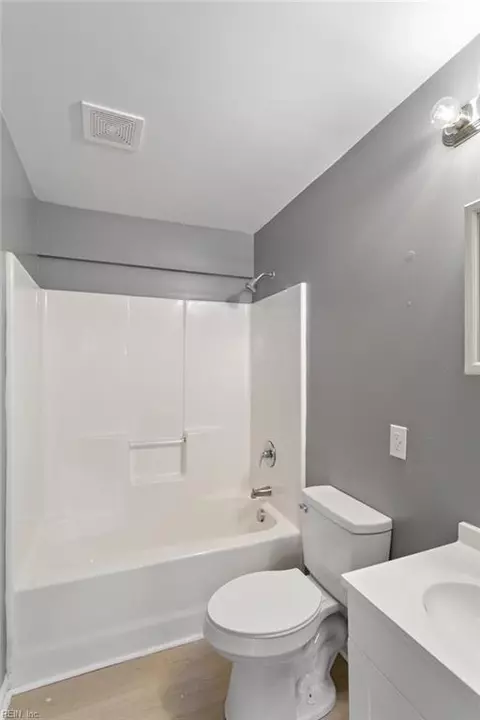 Bath - 706 Smith St, Hampton, VA 23661 photo 2 of 2