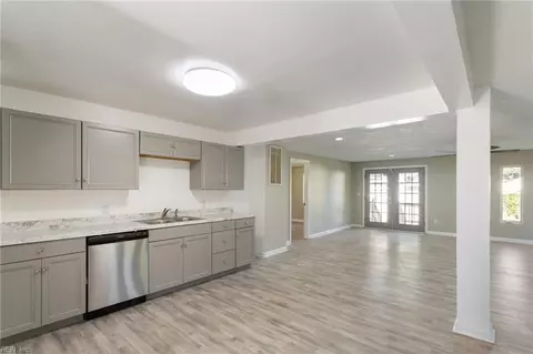 Living - 706 Smith St, Hampton, VA 23661 photo 8 of 15
