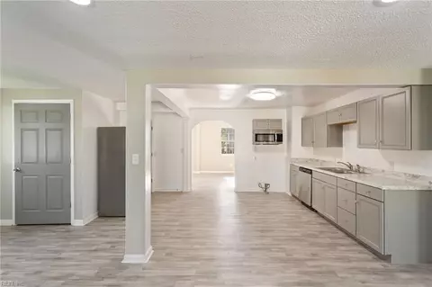 Entry Way - 706 Smith St, Hampton, VA 23661 photo 1 of 1