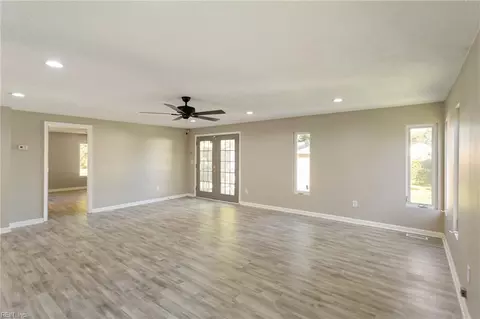 Living - 706 Smith St, Hampton, VA 23661 photo 5 of 15