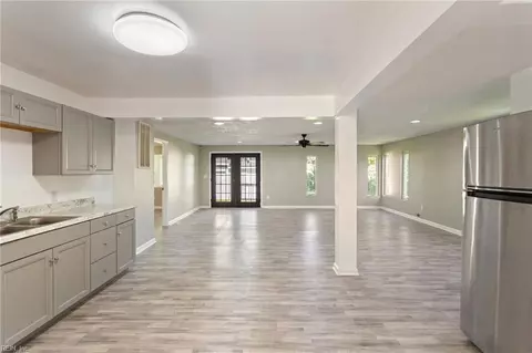 Living - 706 Smith St, Hampton, VA 23661 photo 7 of 15