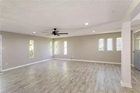 Living - 706 Smith St, Hampton, VA 23661 photo 2 of 15