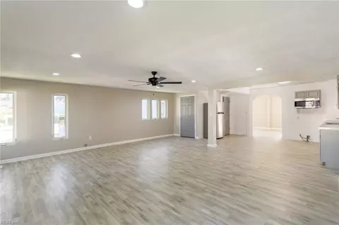 Living - 706 Smith St, Hampton, VA 23661 photo 3 of 15