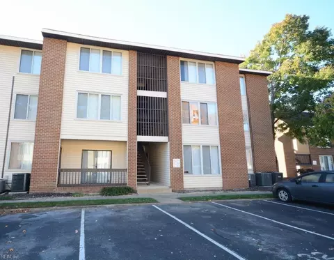 26 Pacific Dr, Hampton, VA 23666