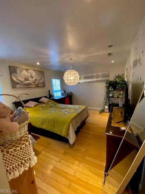 7472 Wellington Rd, Norfolk, VA 23505