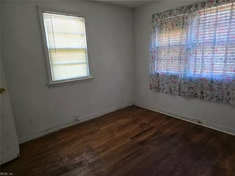 329 Culloden St, Suffolk, VA 23434 photo 4
