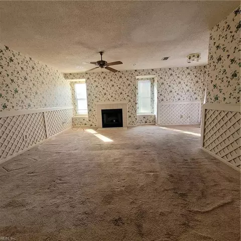 526 Pineland Cir #102, Newport News, VA 23608