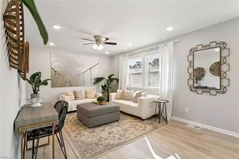 2011 Wood Ave, Hampton, VA 23664 photo 2