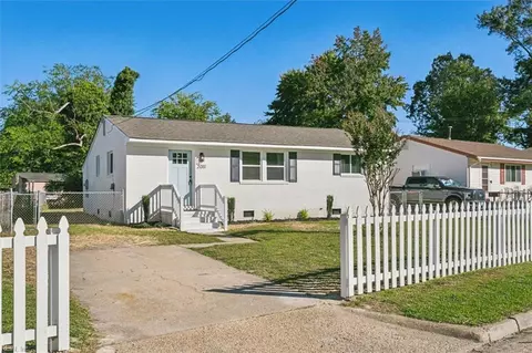 2011 Wood Ave, Hampton, VA 23664 photo 4