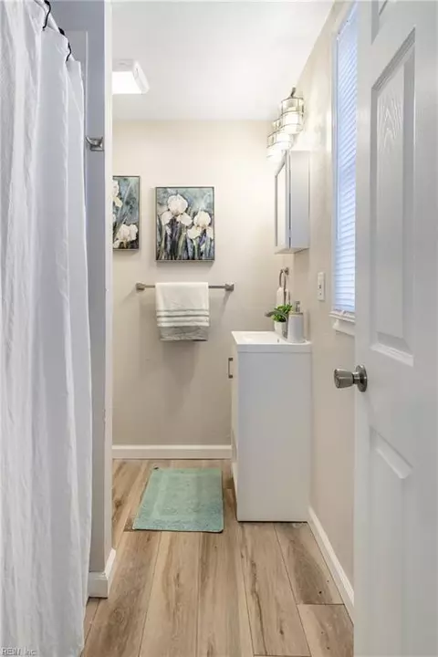 Bath - 1516 Hastings Dr, Hampton, VA 23663 photo 1 of 2