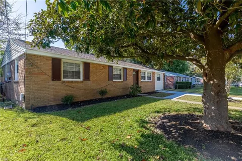 Exterior - 1516 Hastings Dr, Hampton, VA 23663 photo 5 of 5