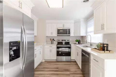 Kitchen - 1516 Hastings Dr, Hampton, VA 23663 photo 2 of 3