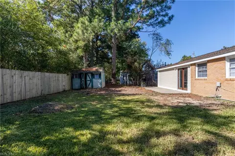 Exterior - 1516 Hastings Dr, Hampton, VA 23663 photo 3 of 5