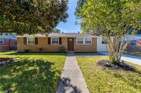 Exterior - 1516 Hastings Dr, Hampton, VA 23663 photo 4 of 5