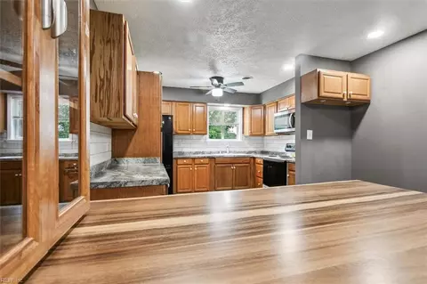 114 Admiral Ct, Hampton, VA 23669 photo 9