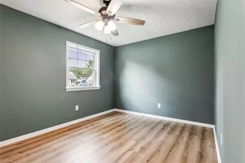 114 Admiral Ct, Hampton, VA 23669 photo 17