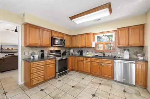 25 Natalie Dr, Hampton, VA 23666 photo 11
