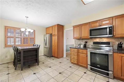 25 Natalie Dr, Hampton, VA 23666 photo 12