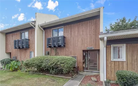 1327 W Tanners Creek Dr, Norfolk, VA 23513