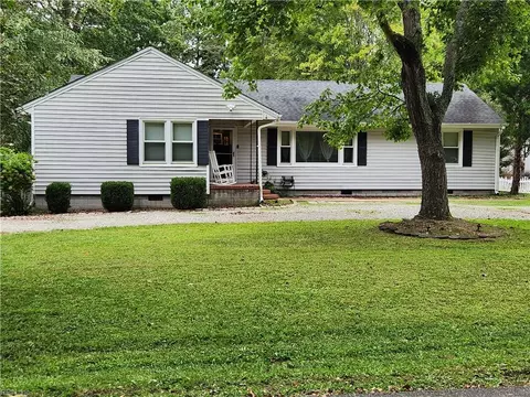 324 Carawan Ln, Chesapeake, VA 23322