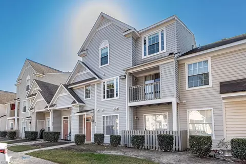 864 Whistling Swan Dr, Virginia Beach, VA 23464
