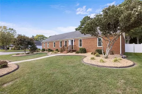 600 N Rathwell Ct, Chesapeake, VA 23322