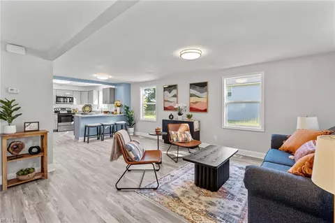 Living - 418 Smith St, Suffolk, VA 23434 photo 1 of 1
