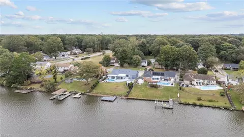 733 Woodstock Rd, Virginia Beach, VA 23464