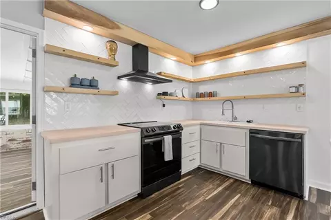 Kitchen - 9417 Willow Ct, Norfolk, VA 23503 photo 3 of 5