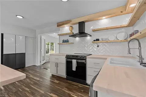 Kitchen - 9417 Willow Ct, Norfolk, VA 23503 photo 2 of 5