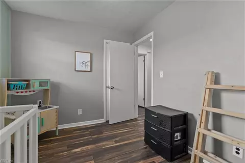 Entry Way - 9417 Willow Ct, Norfolk, VA 23503 photo 3 of 4