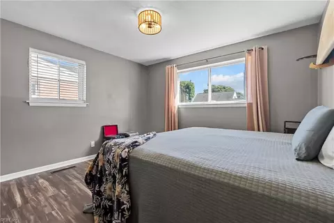 Bedroom - 9417 Willow Ct, Norfolk, VA 23503 photo 2 of 6