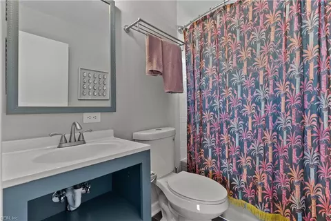 Bath - 9417 Willow Ct, Norfolk, VA 23503 photo 1 of 2