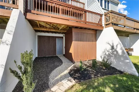 Exterior - 220 Mill Point Dr, Hampton, VA 23669 photo 2 of 7