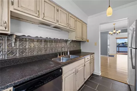 Kitchen - 220 Mill Point Dr, Hampton, VA 23669 photo 4 of 4