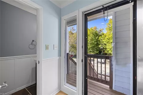 Entry Way - 220 Mill Point Dr, Hampton, VA 23669 photo 1 of 2