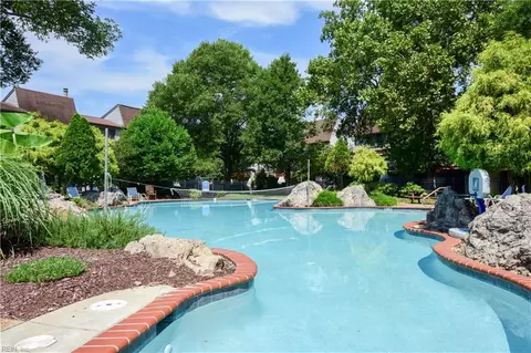 Exterior - 220 Mill Point Dr, Hampton, VA 23669 photo 6 of 7