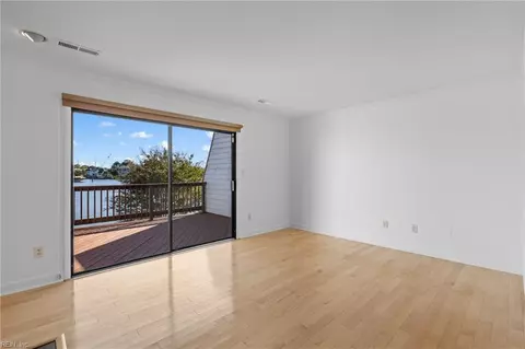 Living - 220 Mill Point Dr, Hampton, VA 23669 photo 3 of 3