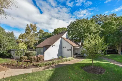 Exterior - 220 Mill Point Dr, Hampton, VA 23669 photo 5 of 7