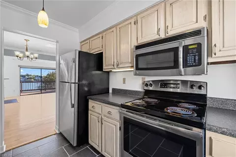 Kitchen - 220 Mill Point Dr, Hampton, VA 23669 photo 3 of 4