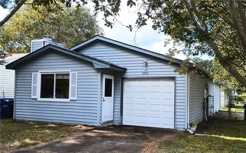 3840 Peachtree Ln E, Portsmouth, VA 23703