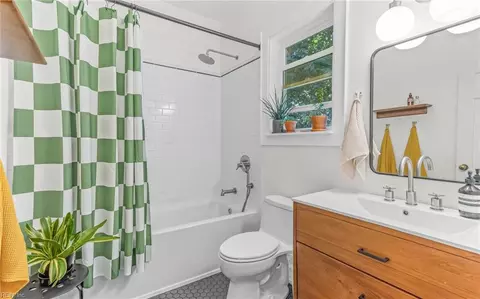 Bath - 123 Lorengo Ave E, Norfolk, VA 23503 photo 1 of 1