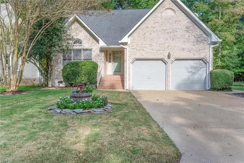 405 Broad Bend Cir, Chesapeake, VA 23320
