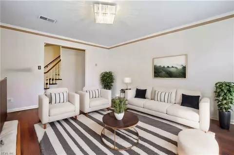Living - 511 Toddsbury Ct, Hampton, VA 23663 photo 4 of 7