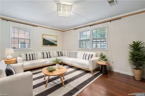 Living - 511 Toddsbury Ct, Hampton, VA 23663 photo 1 of 7