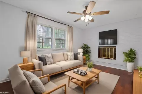 Living - 511 Toddsbury Ct, Hampton, VA 23663 photo 3 of 7
