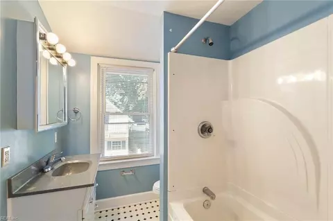 Bath - 313 Washington St, Hampton, VA 23669 photo 2 of 2