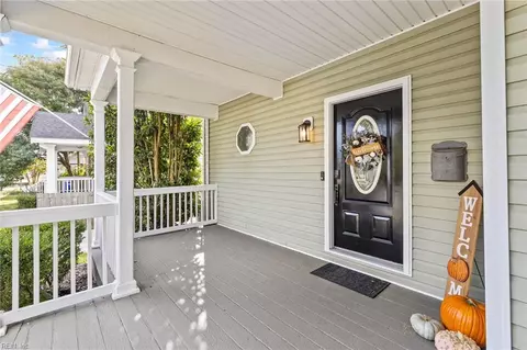 Exterior - 125 E Lorengo Ave, Norfolk, VA 23503 photo 4 of 14