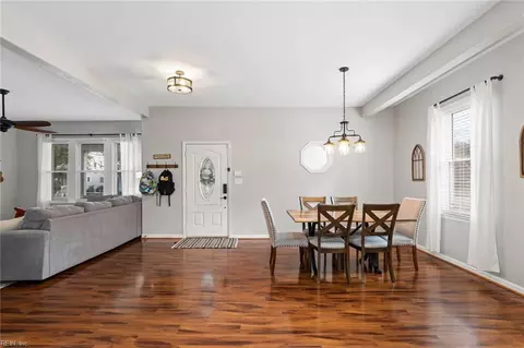 Entry Way - 125 E Lorengo Ave, Norfolk, VA 23503 photo 6 of 10