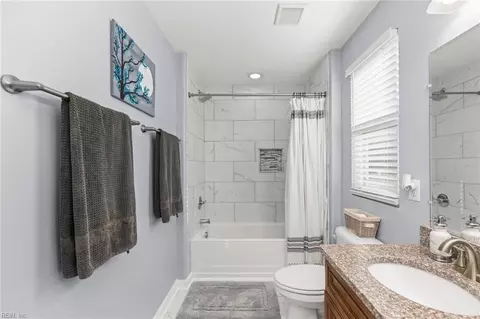 Bath - 125 E Lorengo Ave, Norfolk, VA 23503 photo 2 of 4